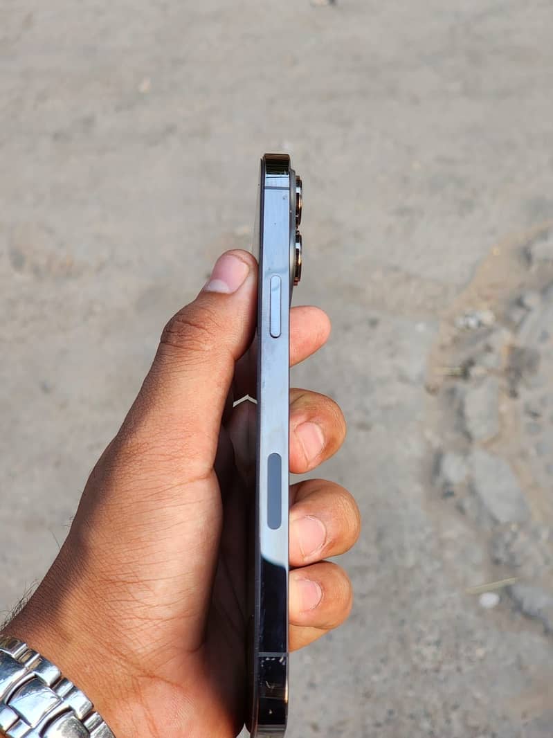 Apple iPhone 13 Pro Max 3