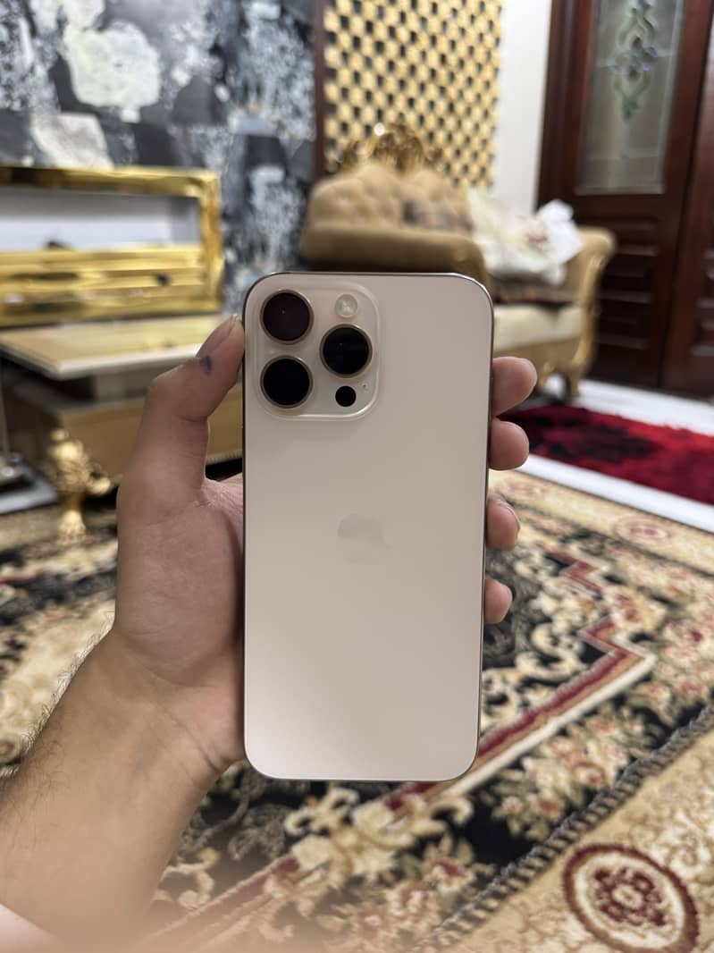 Apple iPhone 16 Pro Max 8