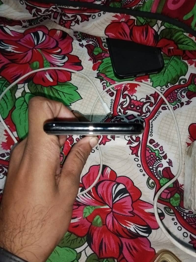 Apple iPhone X 5