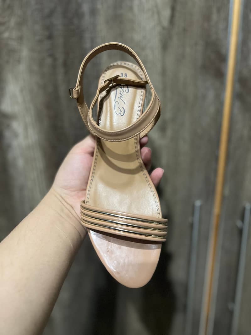 Sandal 0