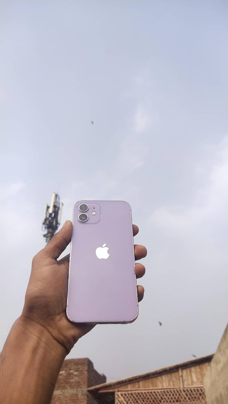 Apple iPhone 12 4