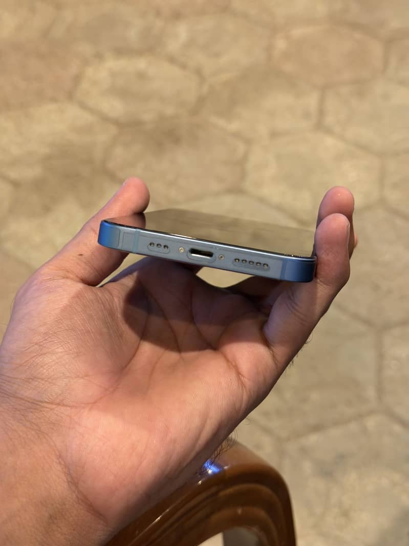 Apple iPhone 14 4