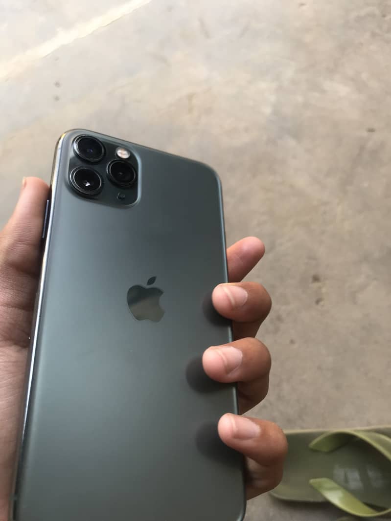 Apple iPhone 11 Pro 4