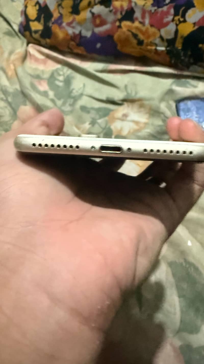 Apple iPhone 7 Plus 1