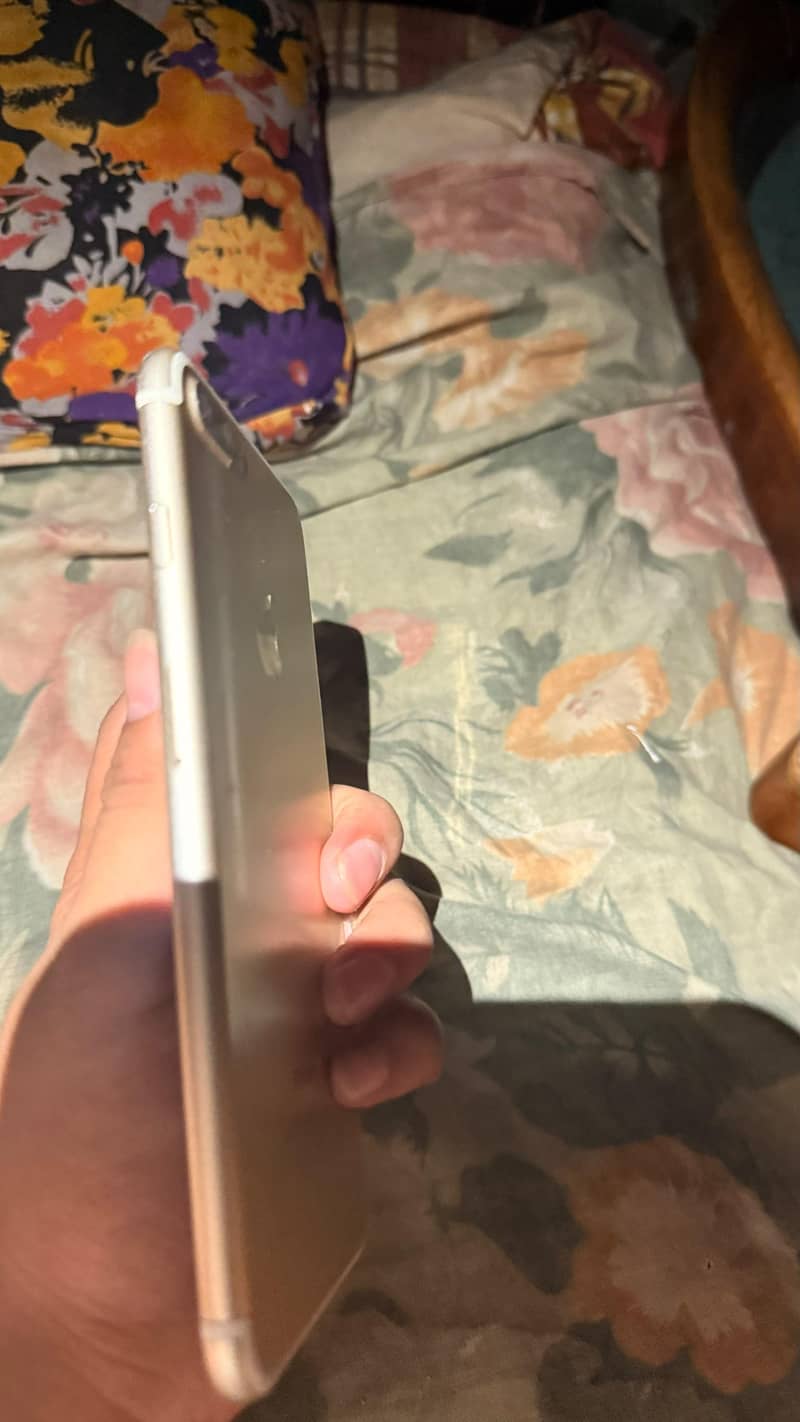 Apple iPhone 7 Plus 6