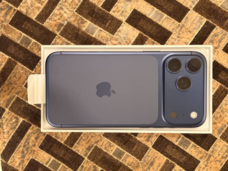 Apple iPhone 17 Pro Max 1
