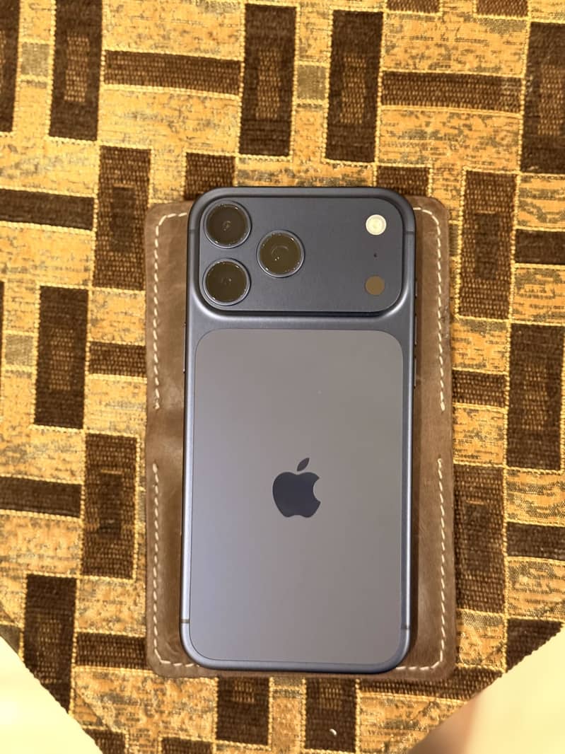Apple iPhone 17 Pro Max 5
