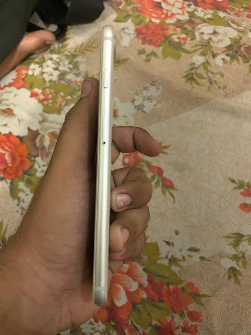 Apple iPhone 8 Plus 2