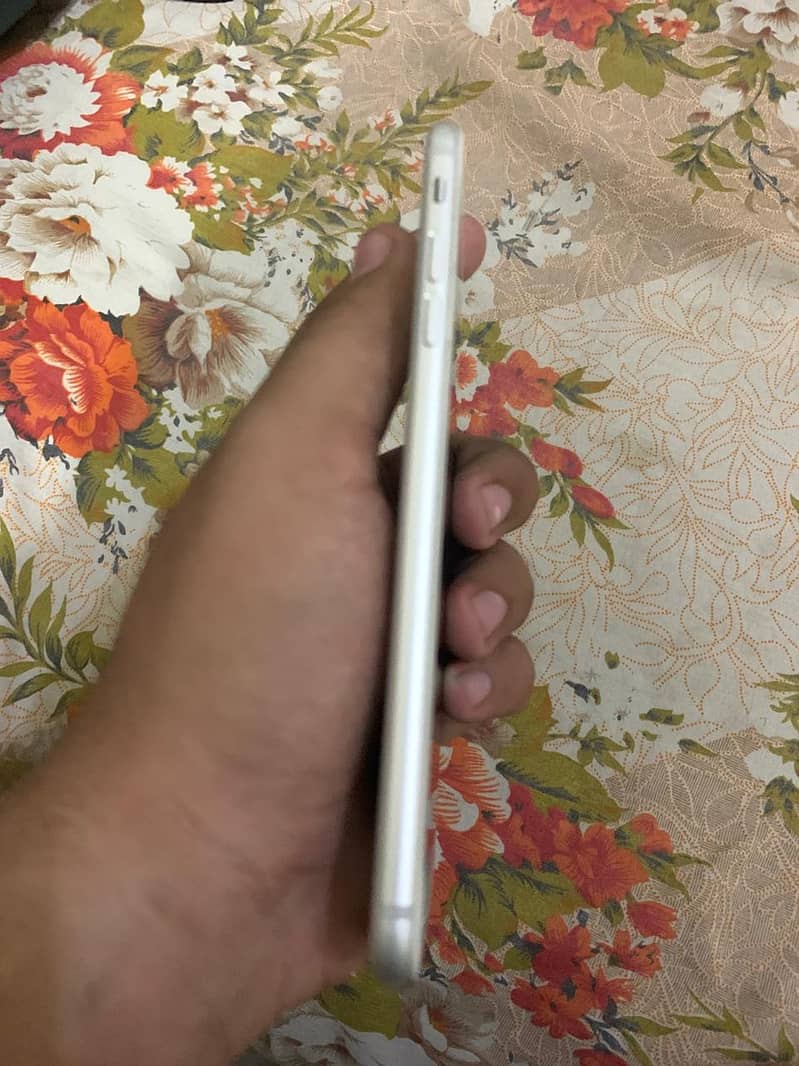 Apple iPhone 8 Plus 3