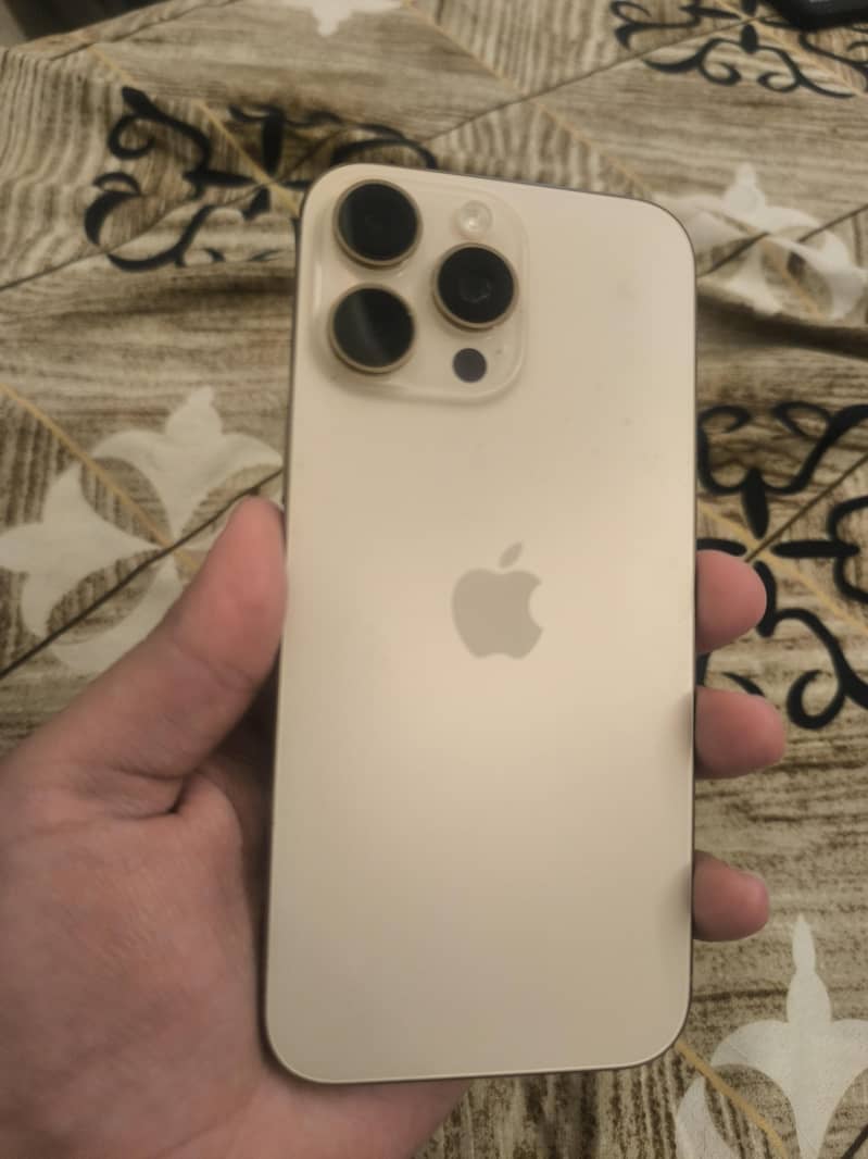 Apple iPhone 16 Pro Max 0