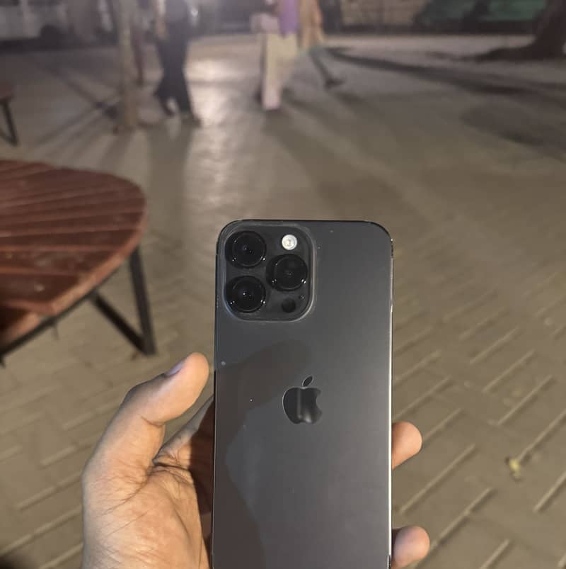 Apple iPhone 14 Pro Max 1