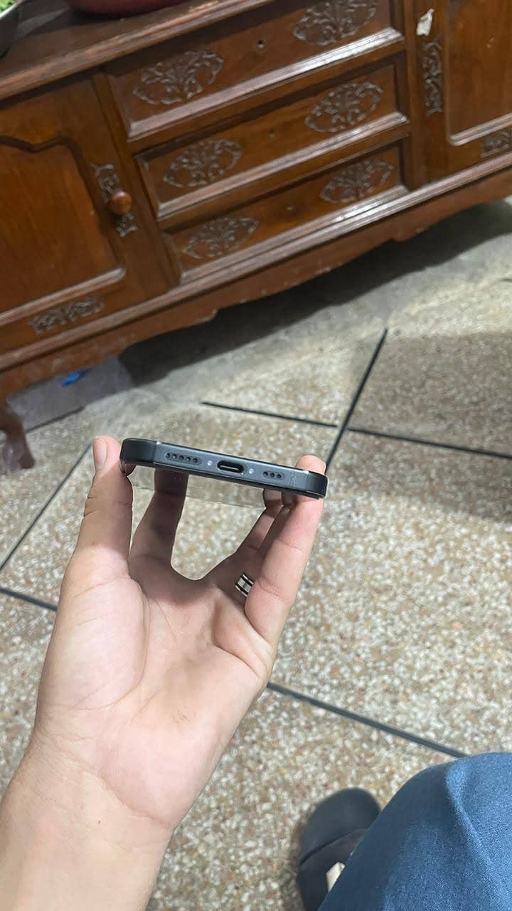 Apple iPhone 15 3