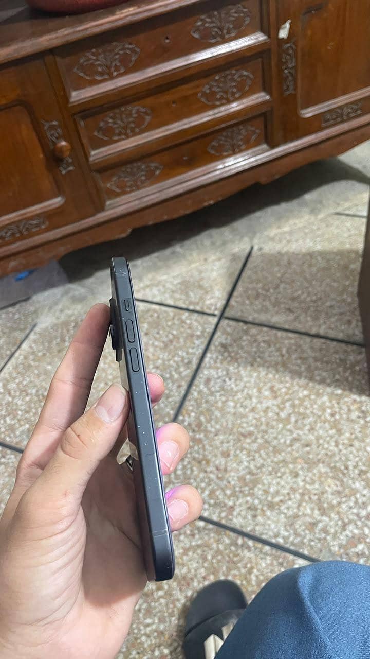 Apple iPhone 15 5