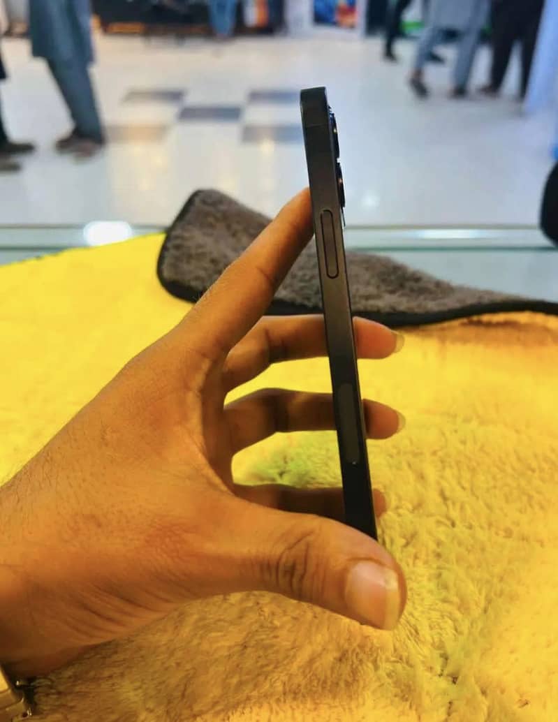 Apple iPhone 12 2