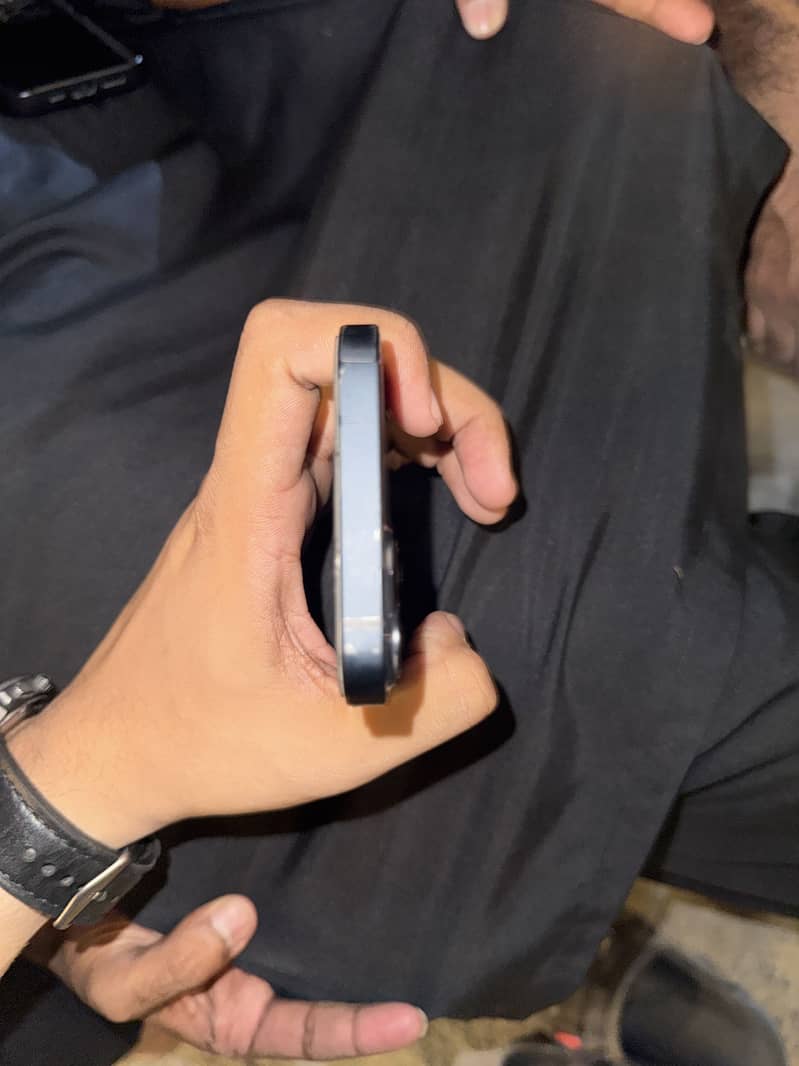 Apple iPhone 13 0