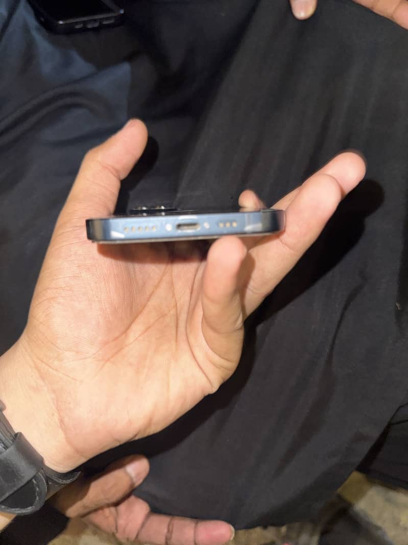 Apple iPhone 13 2