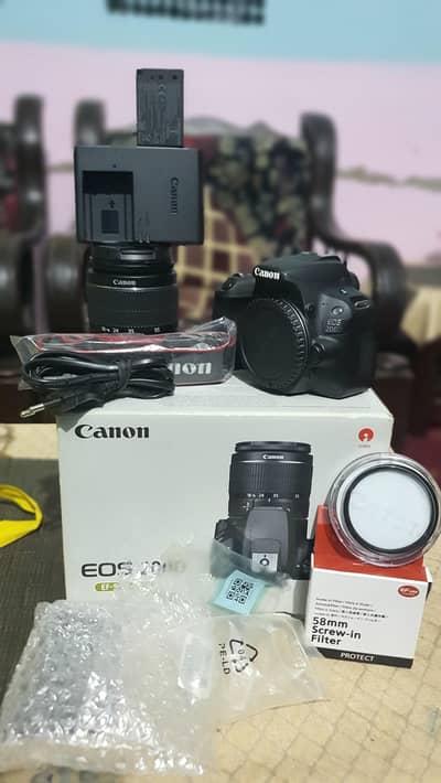 Canon 200D New condition 10/10 %