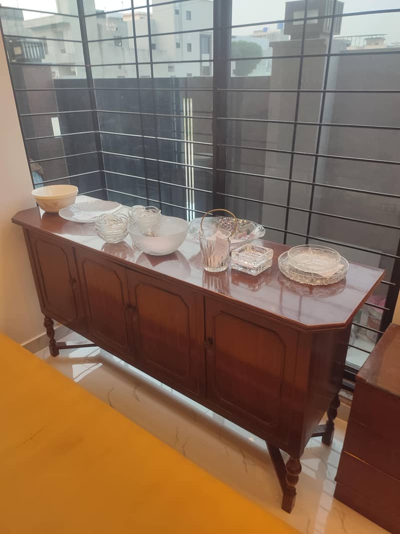 SOLID WOODEN SIDEBOARD & QUEEN SIZE SOLID WOODEN BED 0