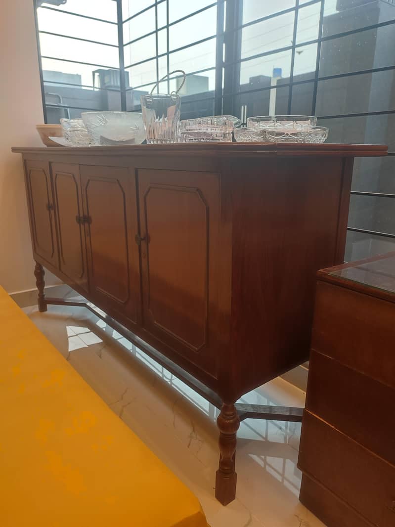 SOLID WOODEN SIDEBOARD & QUEEN SIZE SOLID WOODEN BED 1