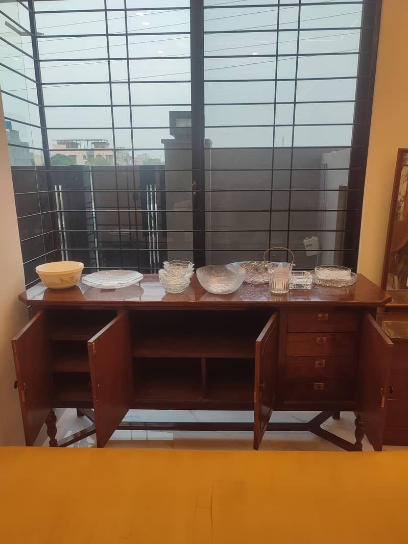 SOLID WOODEN SIDEBOARD & QUEEN SIZE SOLID WOODEN BED 2