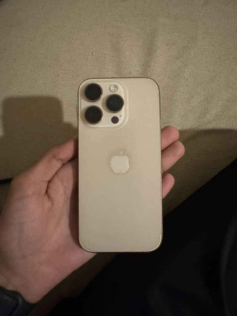 Apple iPhone 16 Pro 3