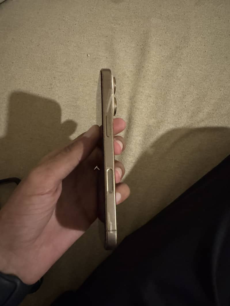 Apple iPhone 16 Pro 4