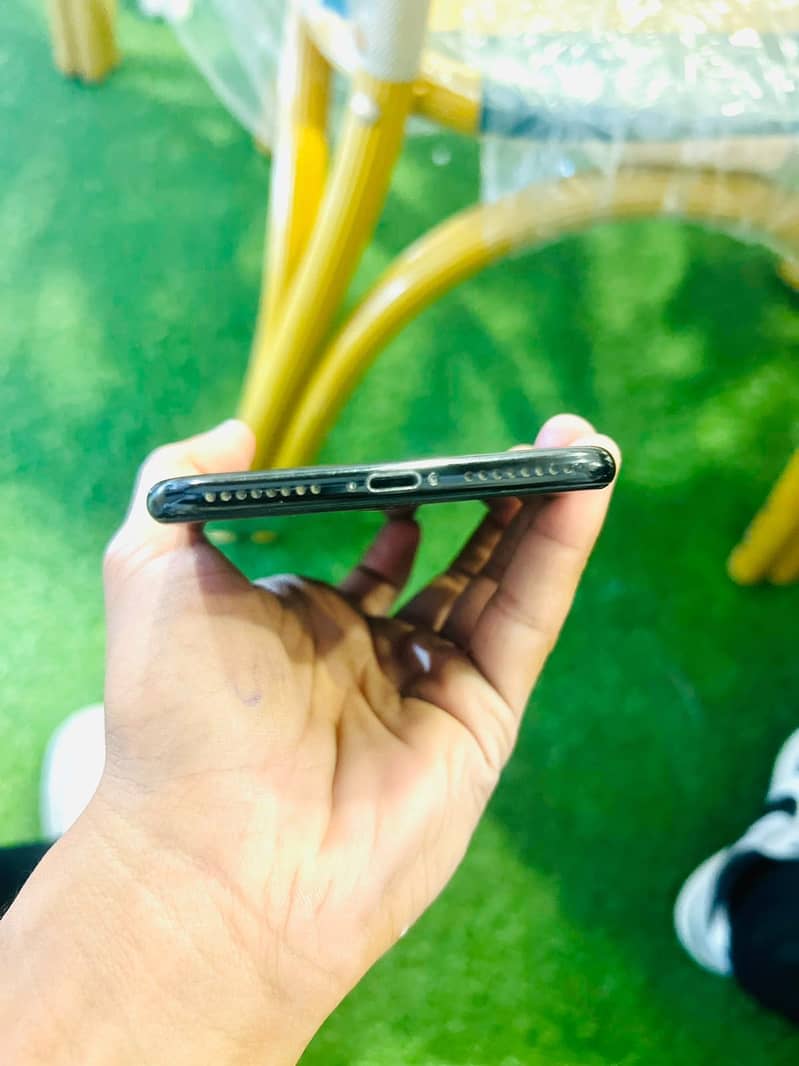 Apple iPhone 7 Plus 2