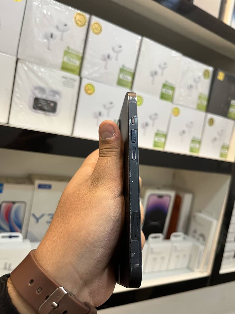 Apple iPhone 13 1