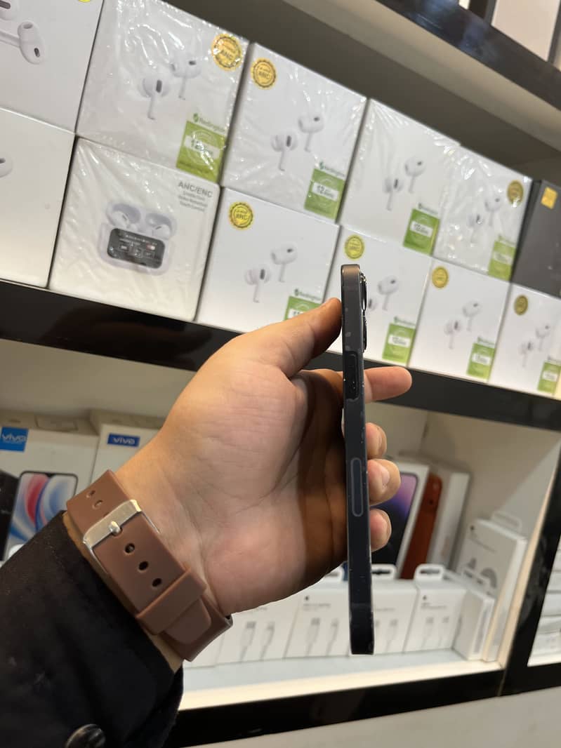 Apple iPhone 13 3
