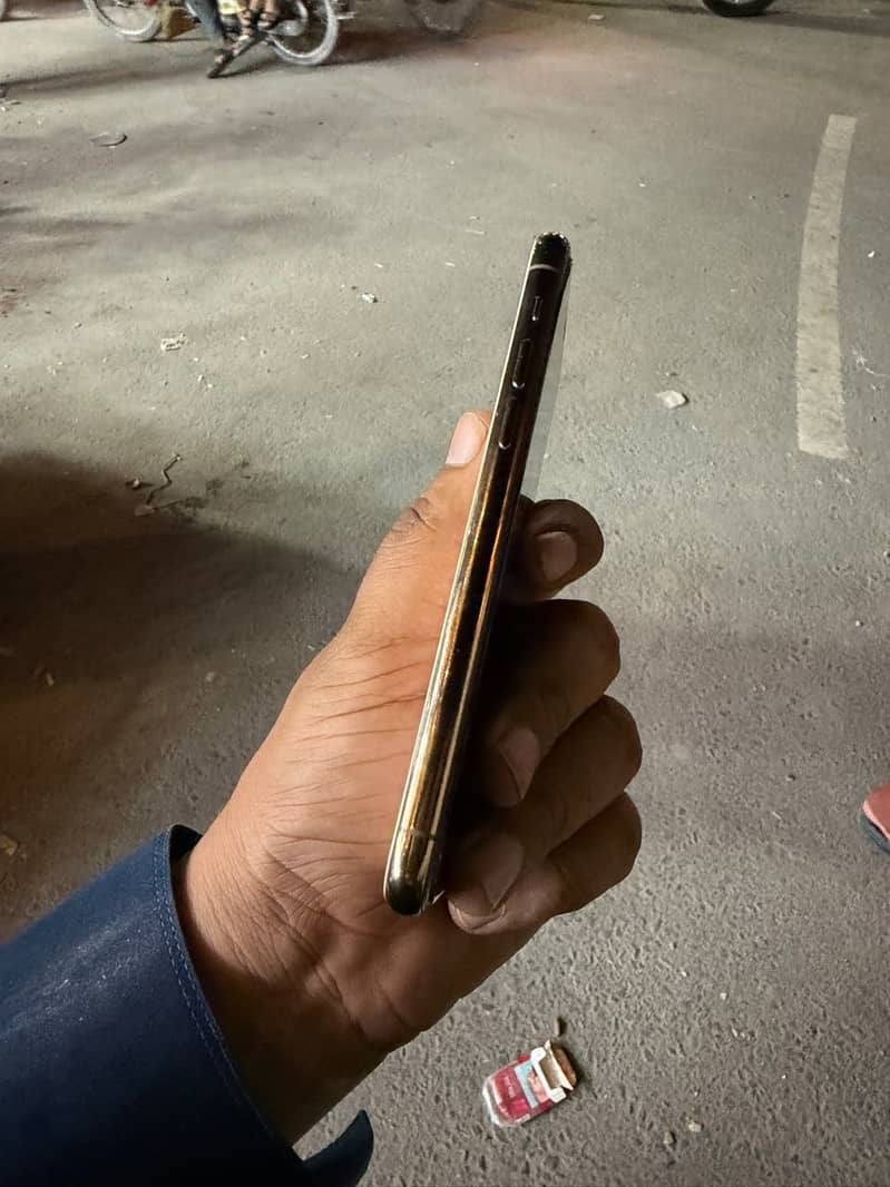 Apple iPhone 11 Pro 1