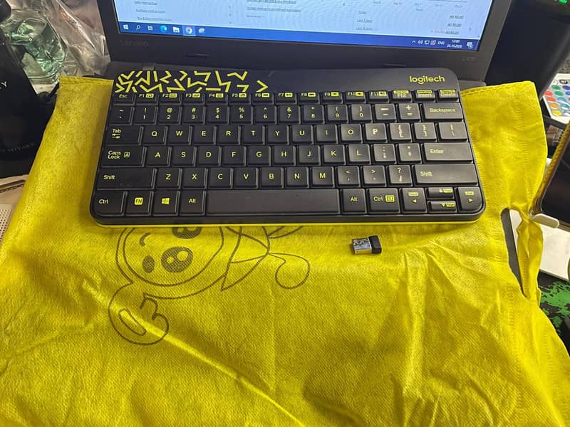 Logitech ORIGINAL wireless keyboard 0