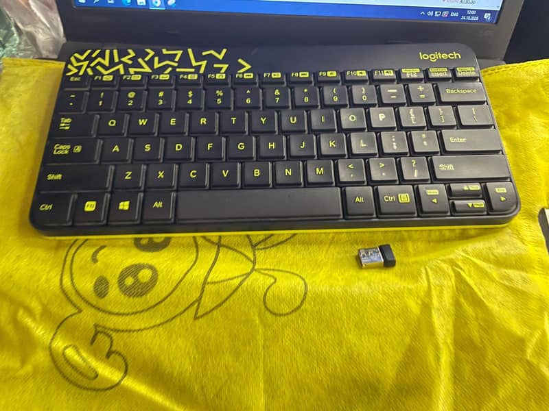 Logitech ORIGINAL wireless keyboard 2