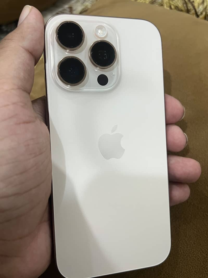 Apple iPhone 16 Pro 0