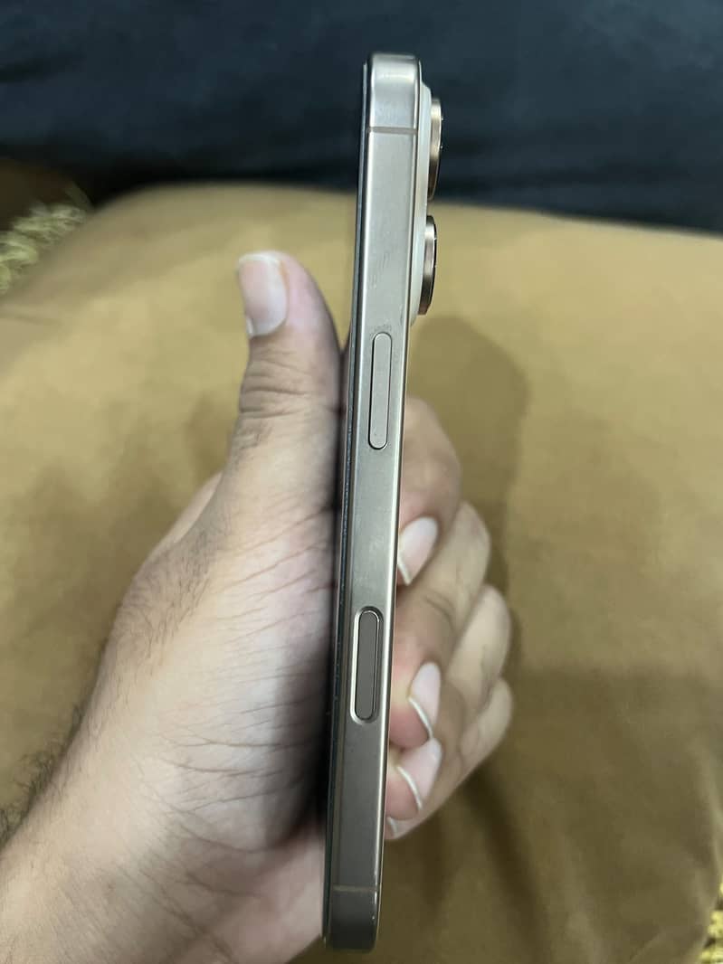 Apple iPhone 16 Pro 5