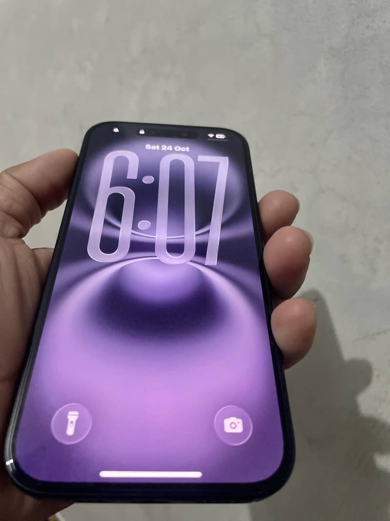 Apple iPhone 16 2