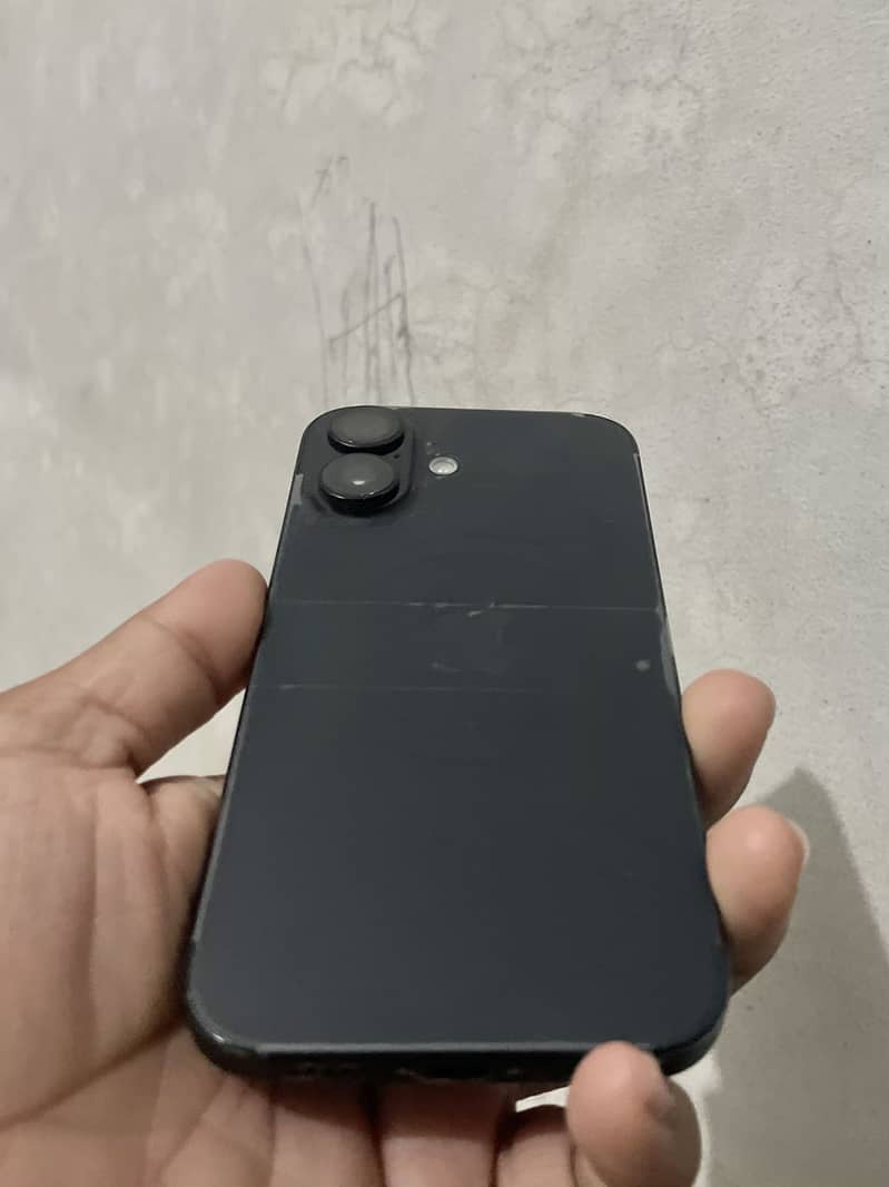 Apple iPhone 16 3