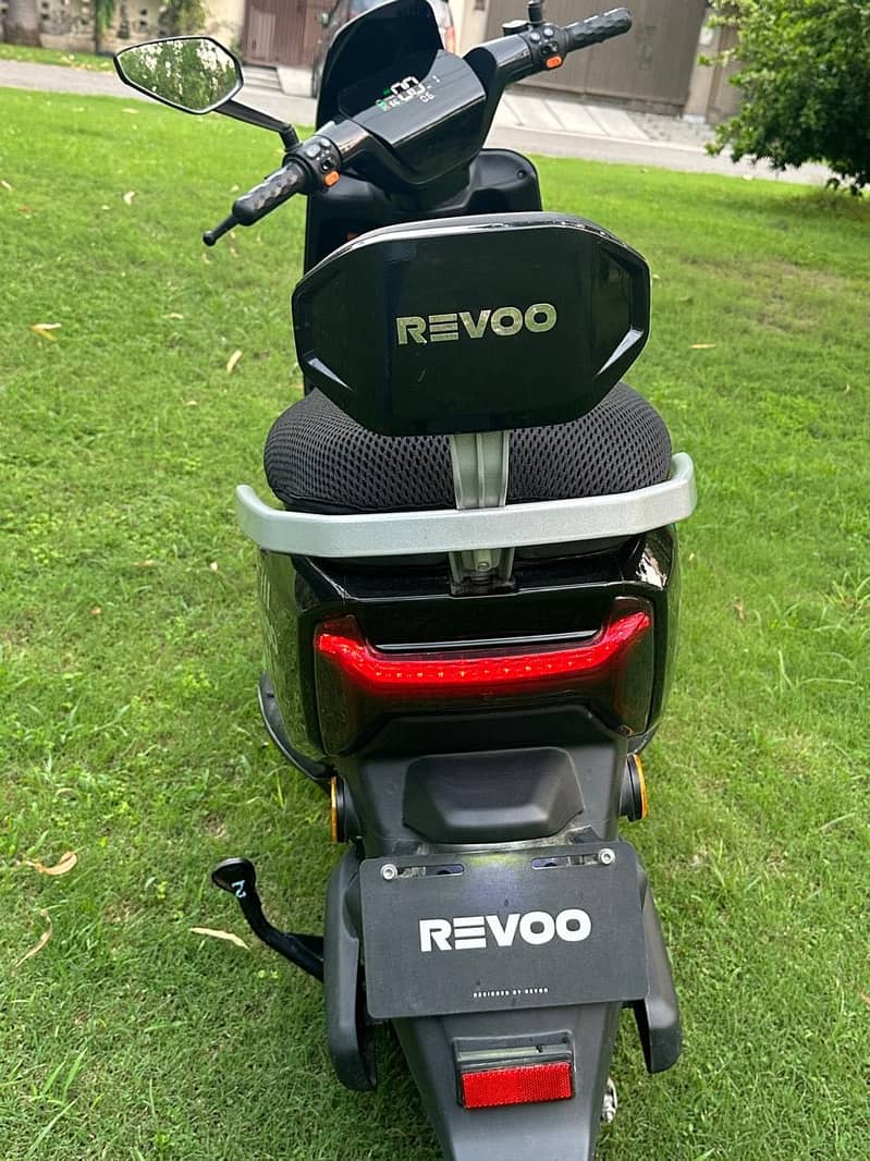 Revoo 6
