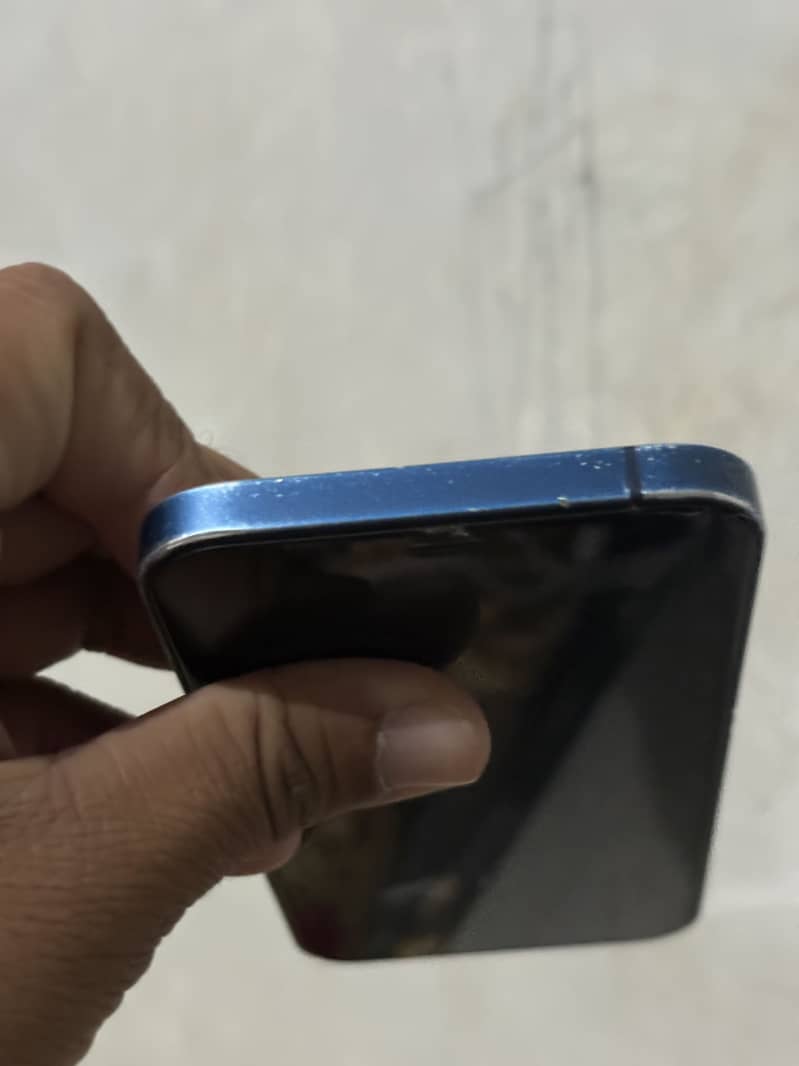 Apple iPhone 12 3