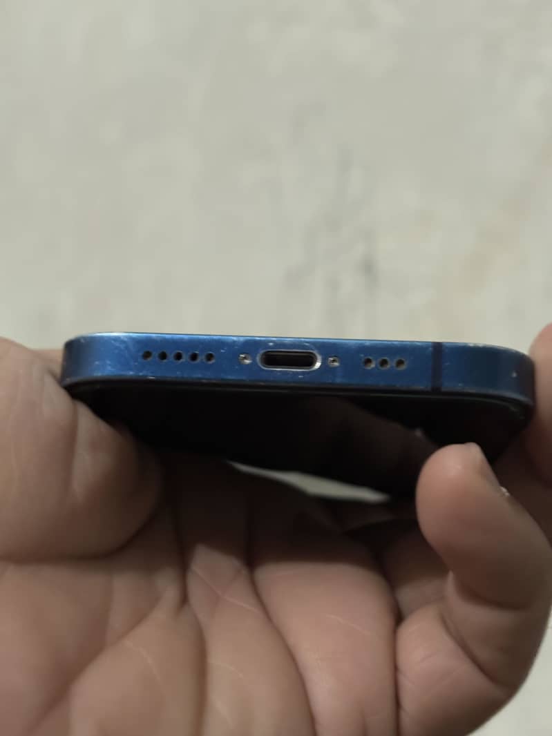 Apple iPhone 12 4