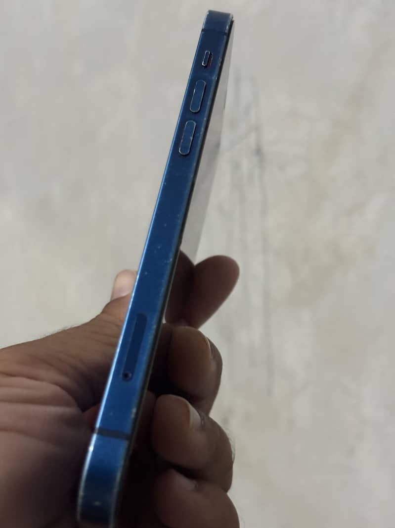Apple iPhone 12 6