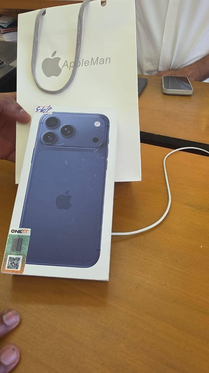 Apple iPhone 17 Pro Max 1