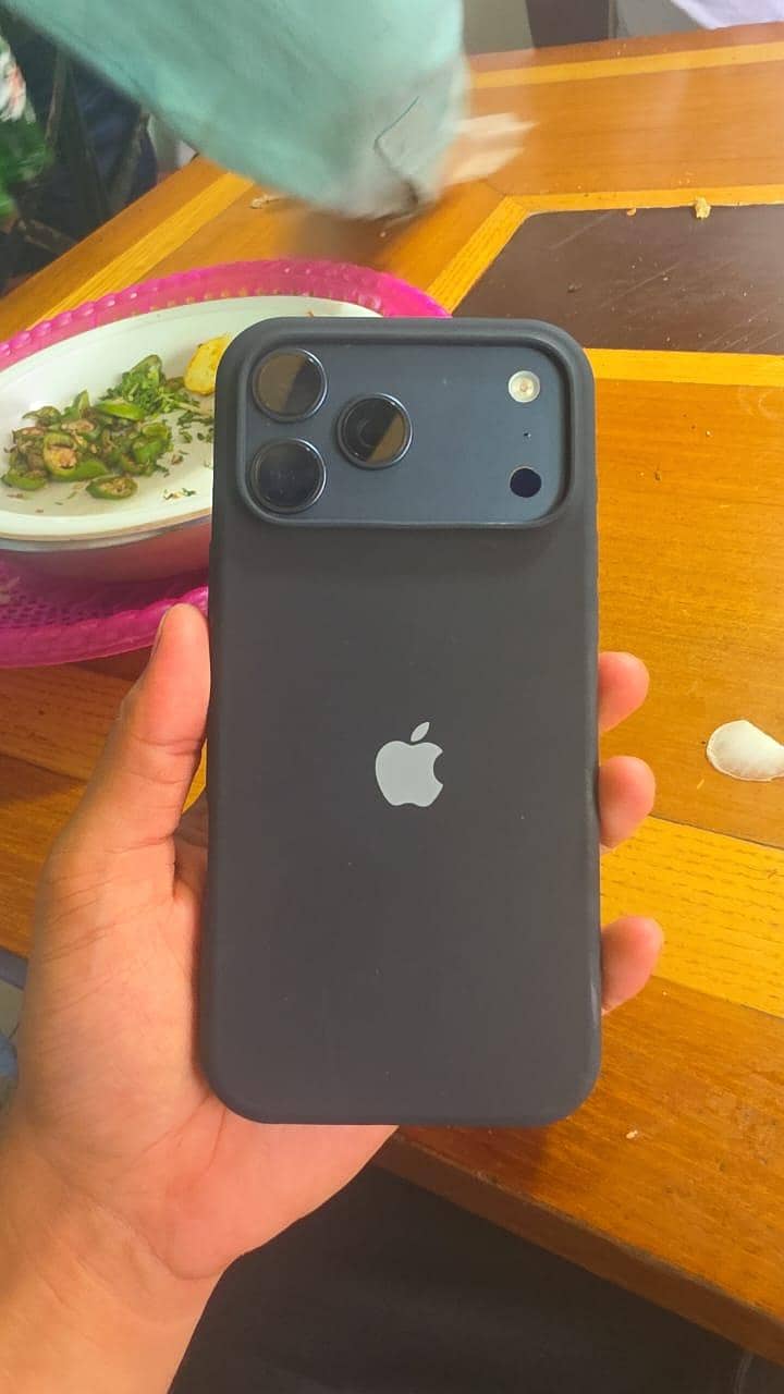 Apple iPhone 17 Pro Max 2