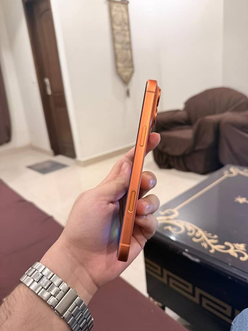 Apple iPhone 17 Pro Max 4