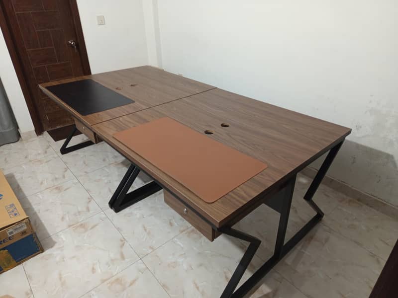 Computer Table/Desk/Workstation 1
