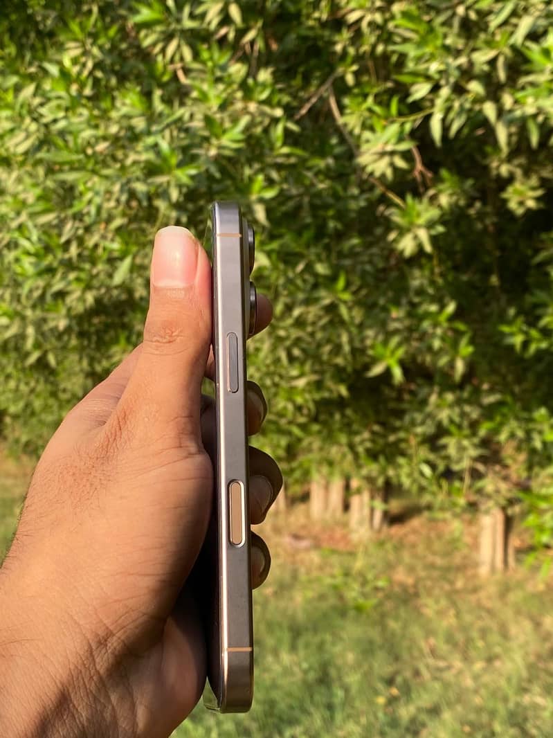 Apple iPhone 16 Pro 5