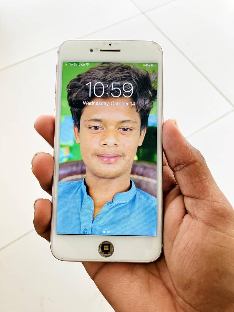 Apple iPhone 7 Plus 0