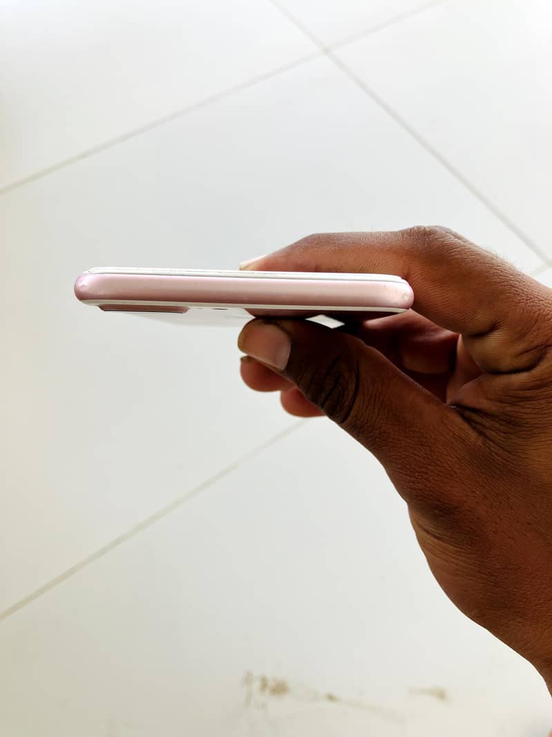 Apple iPhone 7 Plus 5
