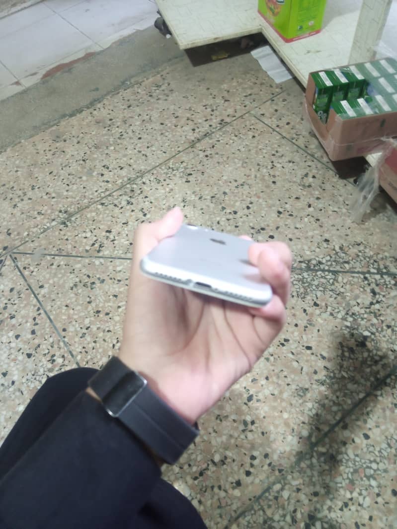 Apple iPhone 7 0