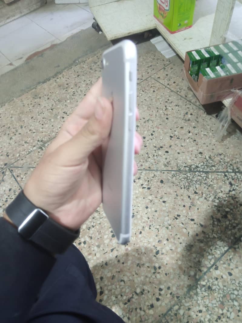 Apple iPhone 7 1
