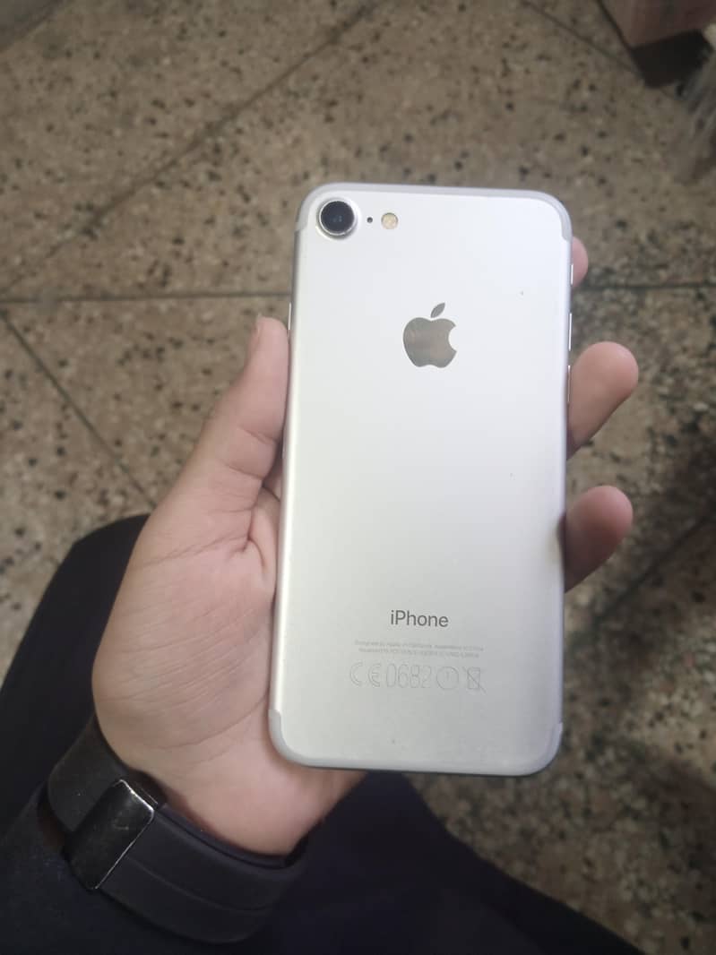 Apple iPhone 7 2